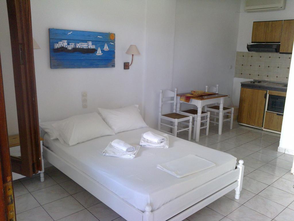 Aeolos Hotel Apartments Gythio Zimmer foto