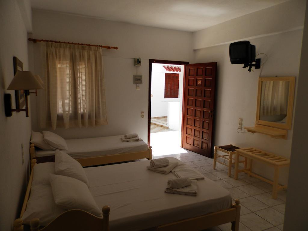 Aeolos Hotel Apartments Gythio Zimmer foto